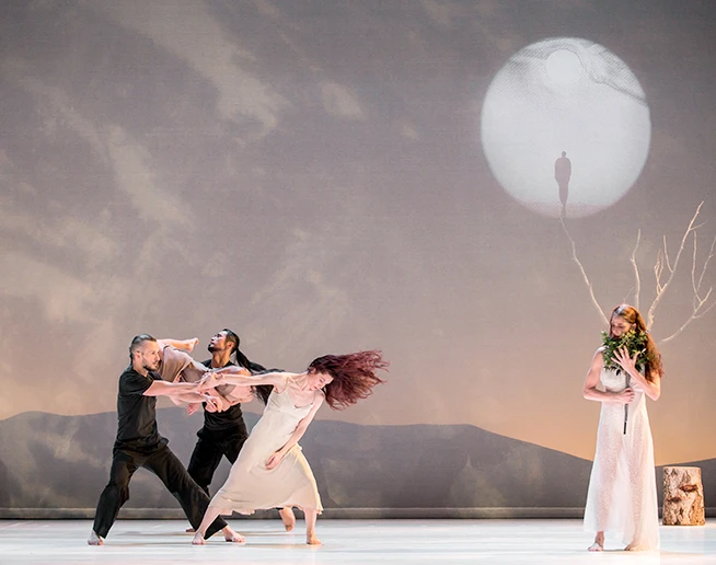 Photo du ballet The Tree, Carolyn Carlson Company © Frédéric Iovino